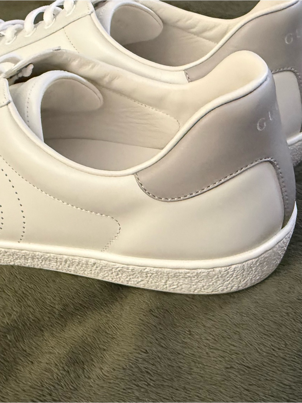 Gucci White Low-Top Leather Sneakers - Picture 2 of 4